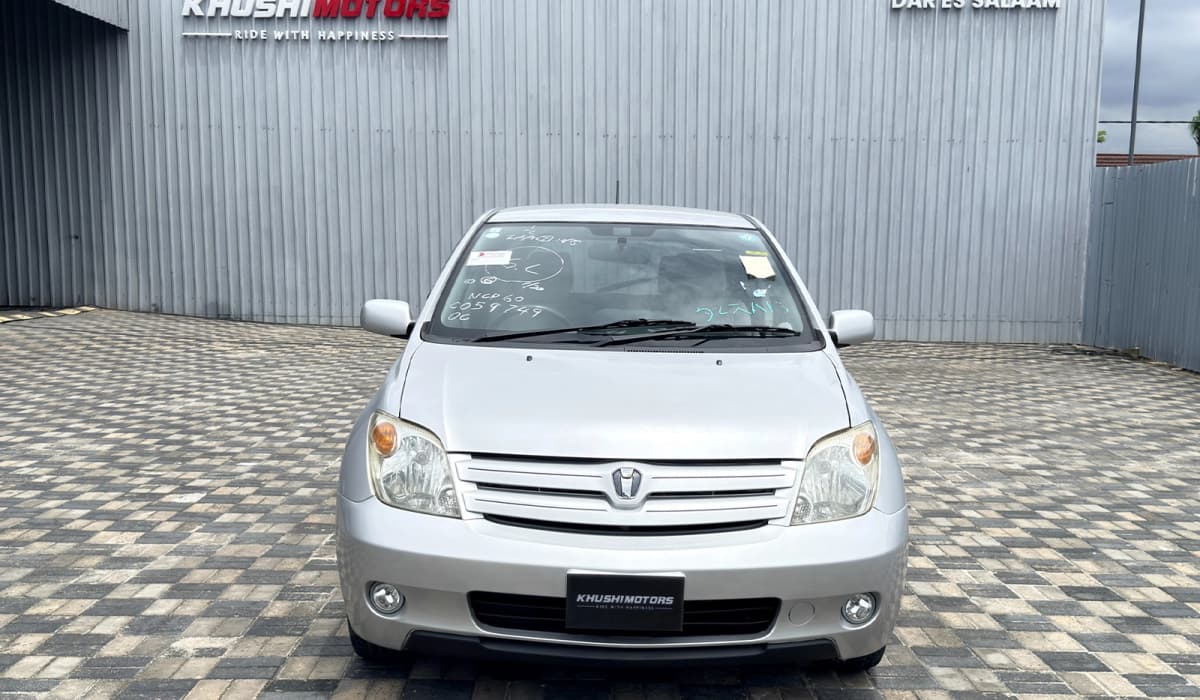 2003 Toyota IST S PKG image-2