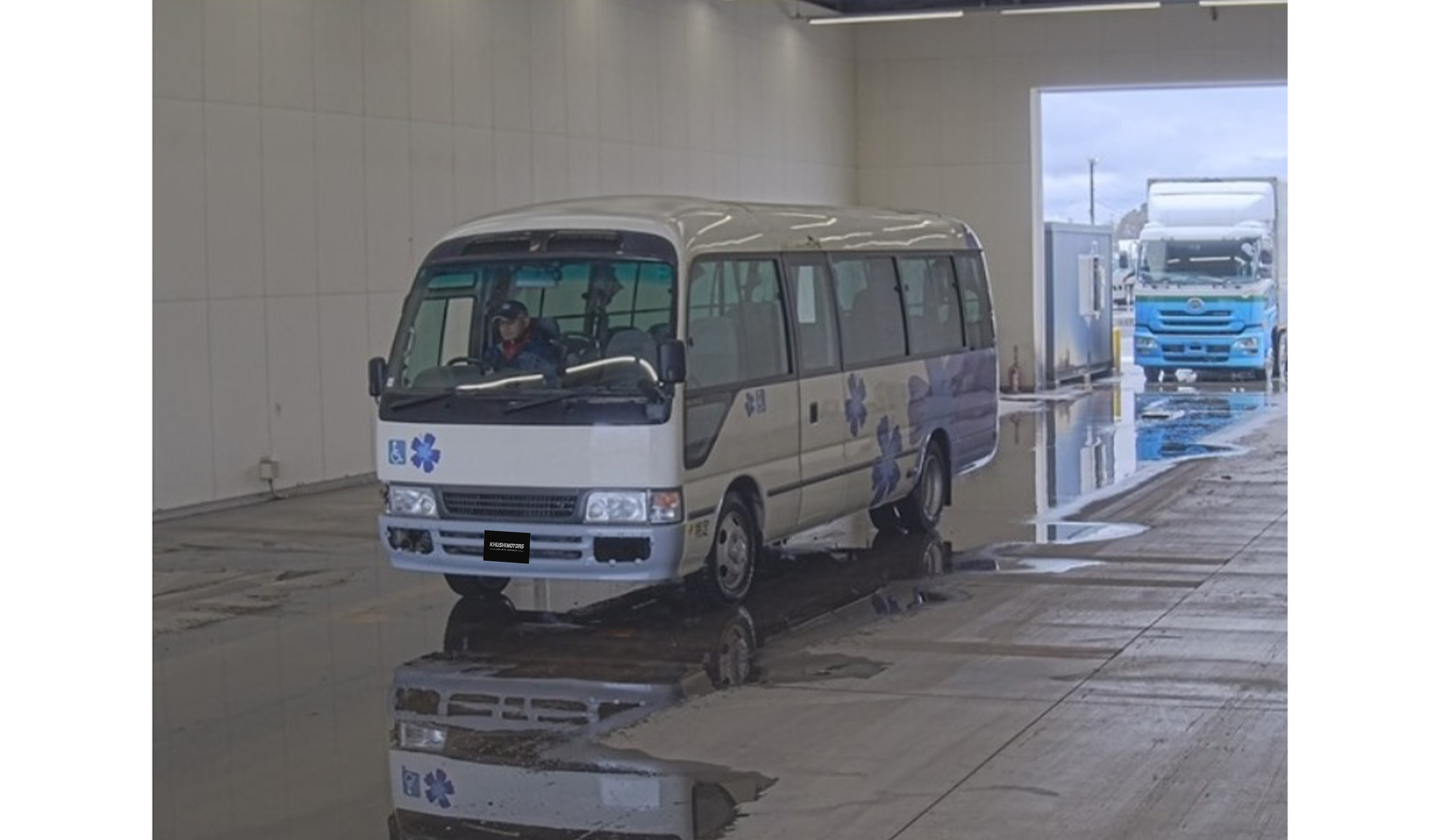 2004 Hino Liesse WELFARE BUS image-1