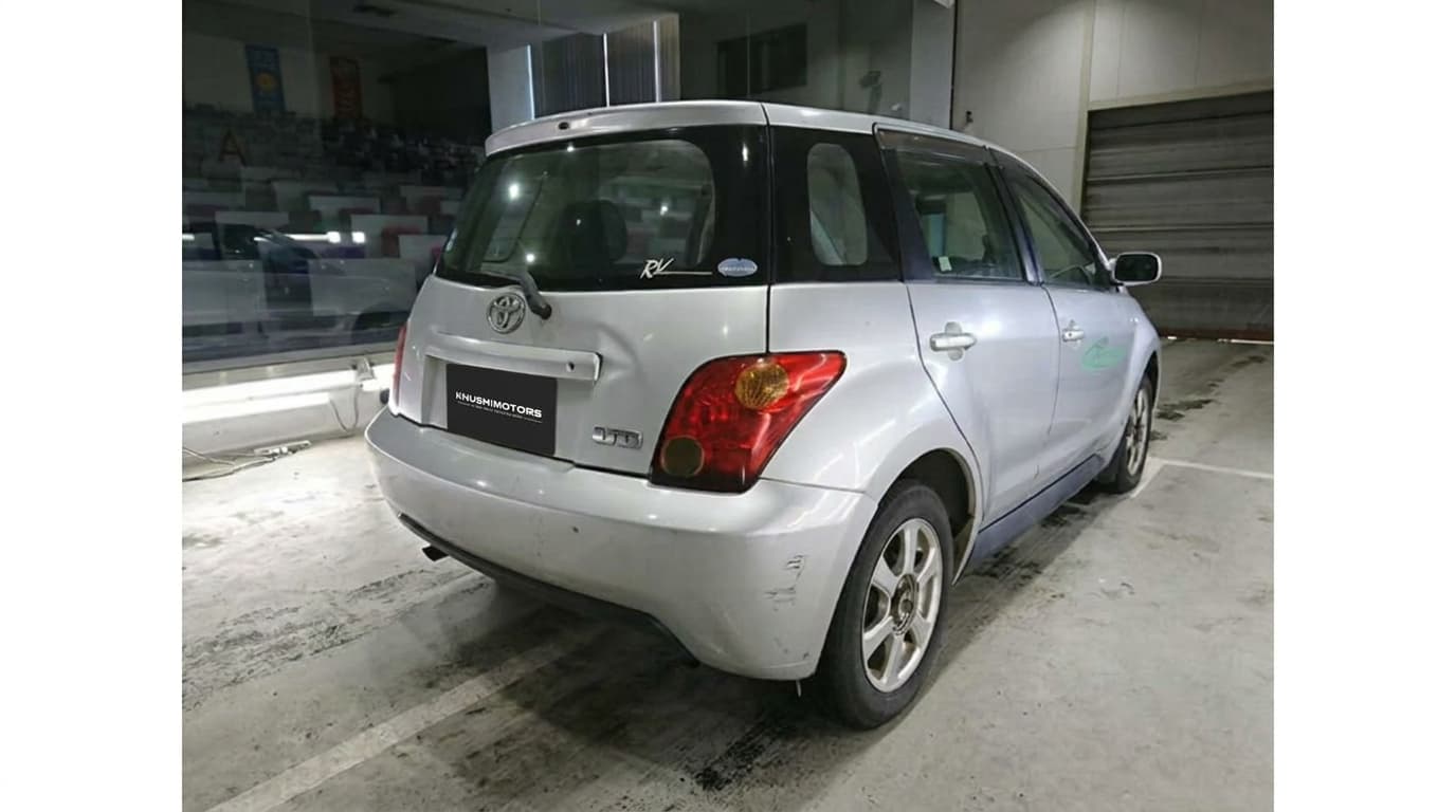 2002 Toyota IST 1.5F image-2