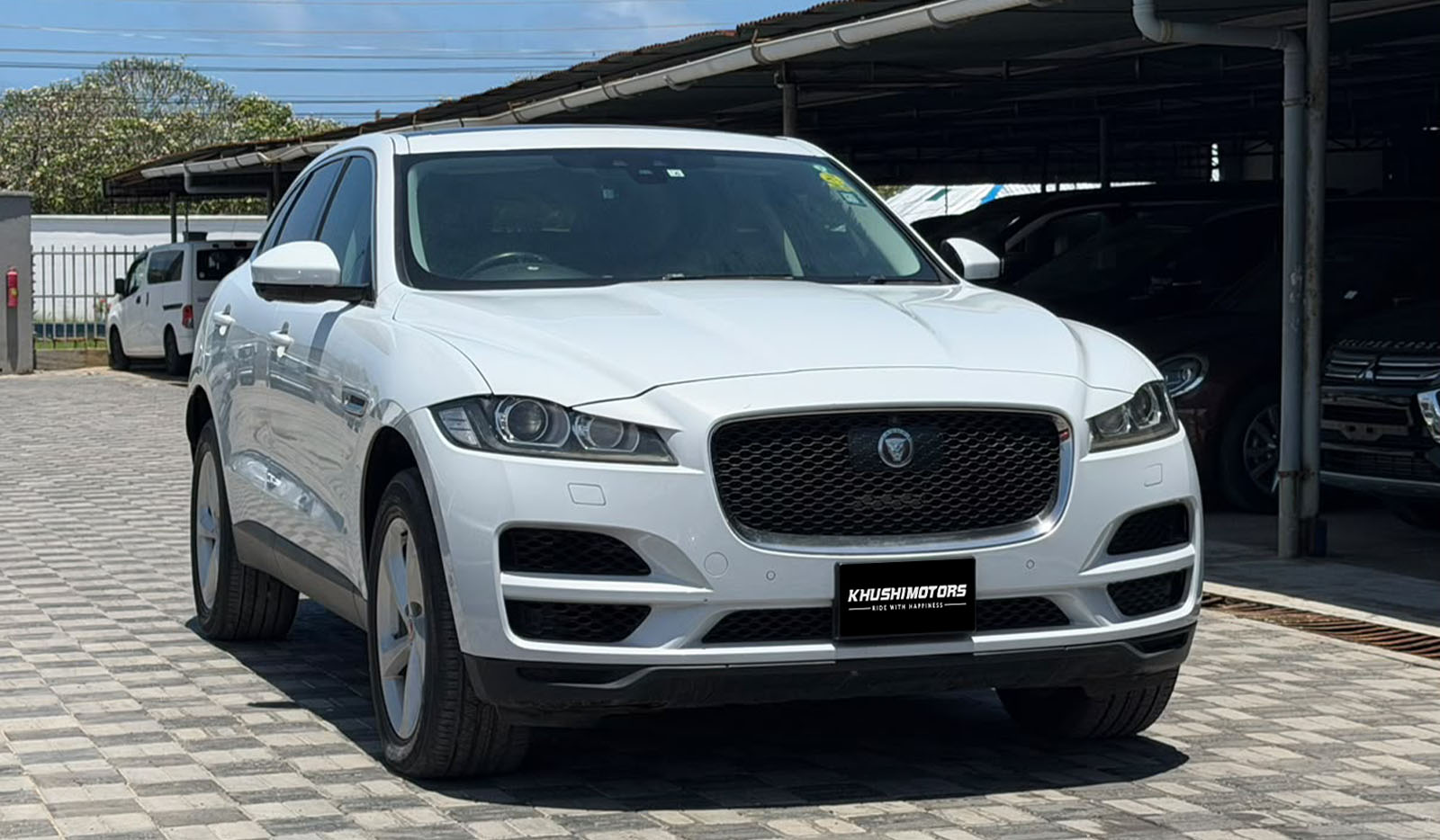 2016 Jaguar F Pace Prestige image-1