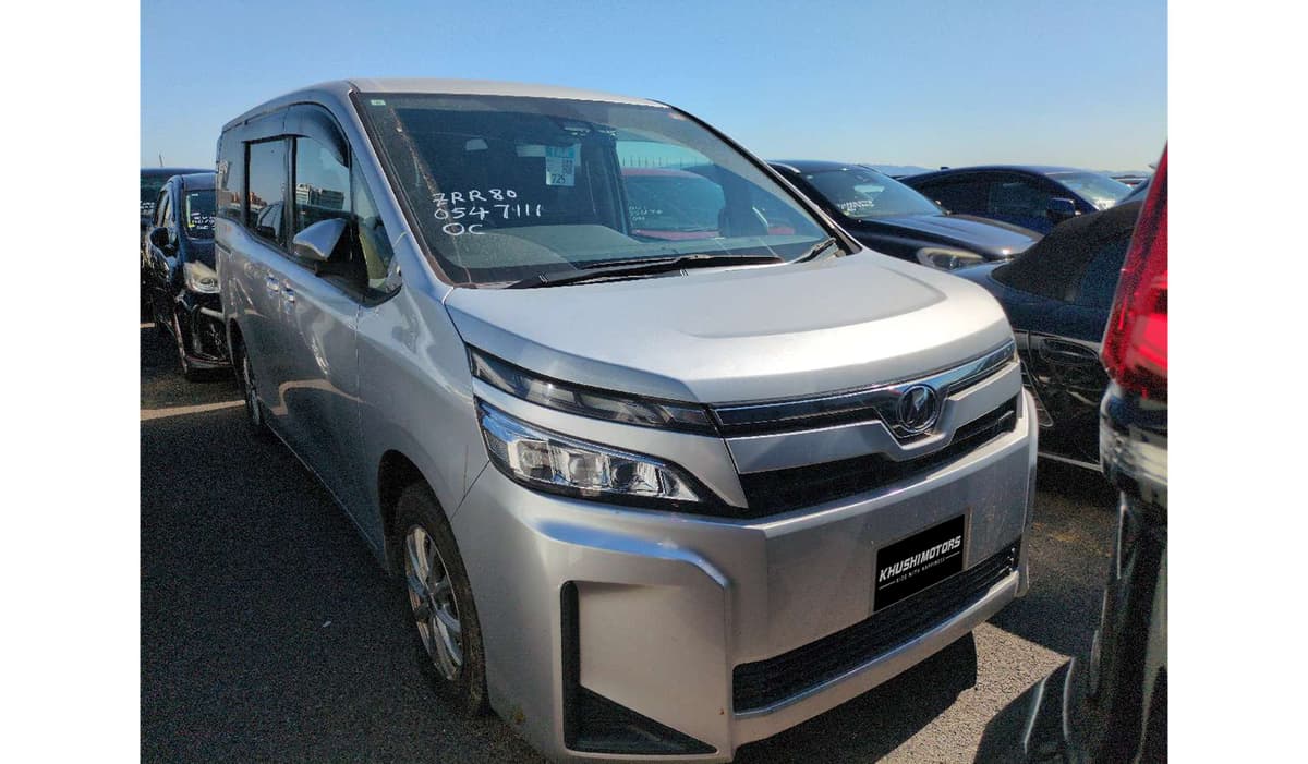 2019 Toyota Voxy image-1