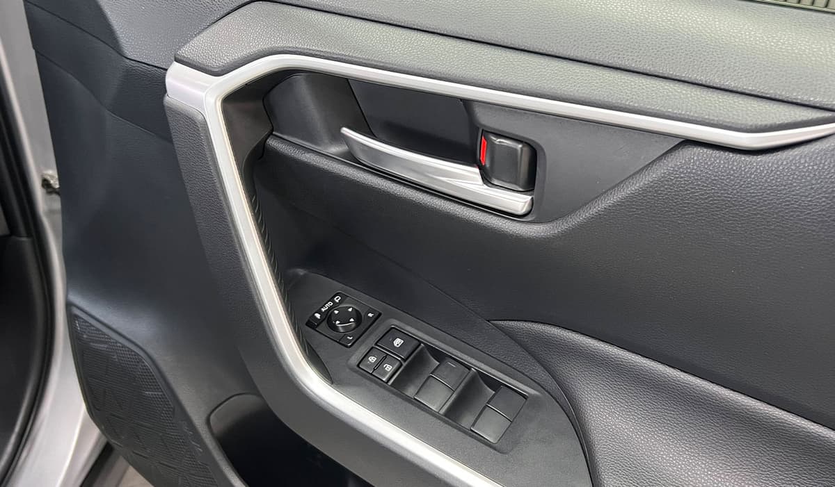 2019 Toyota RAV-4 X image-12