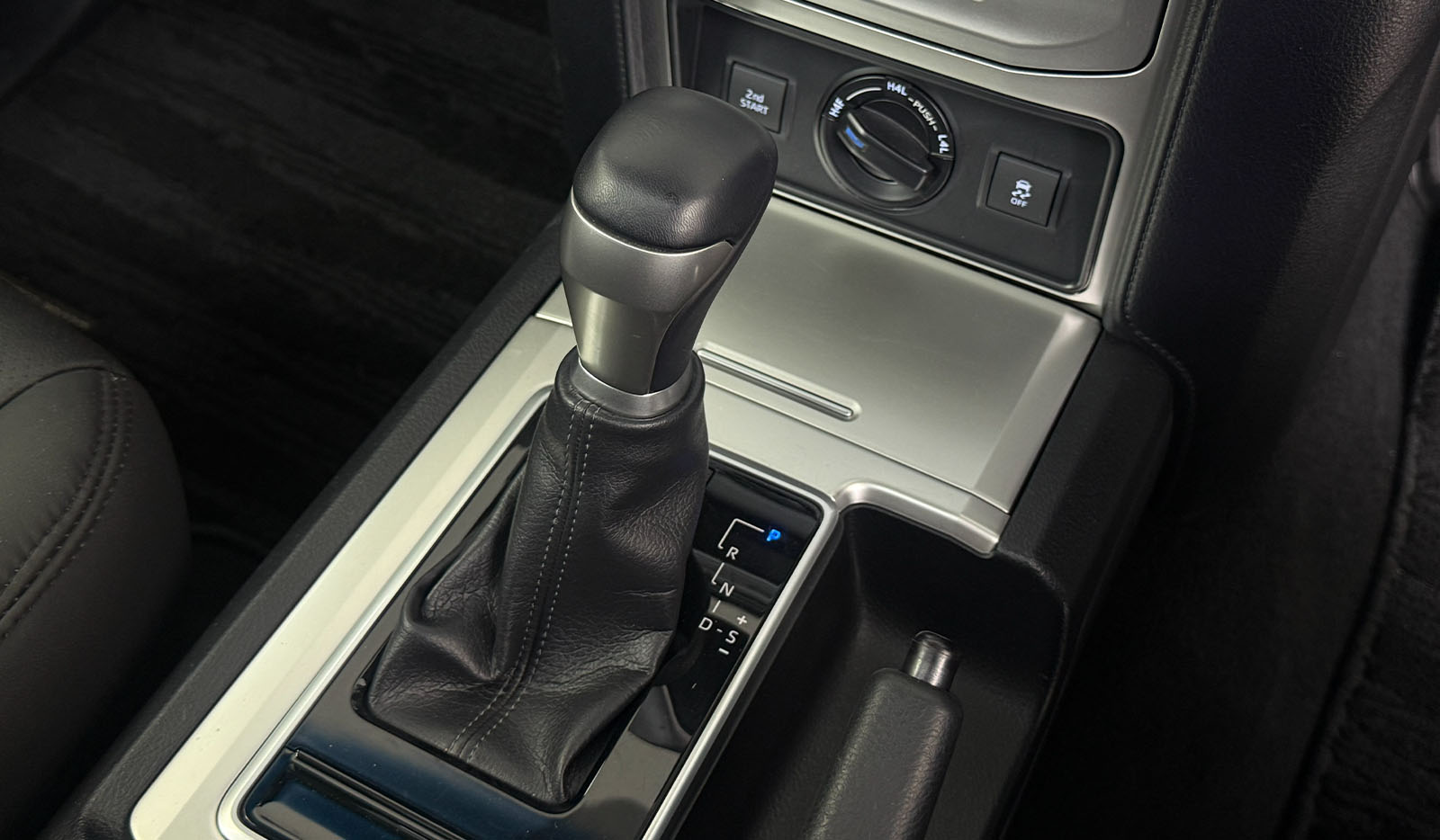 2020 Toyota Land Cruiser Prado TX image-10