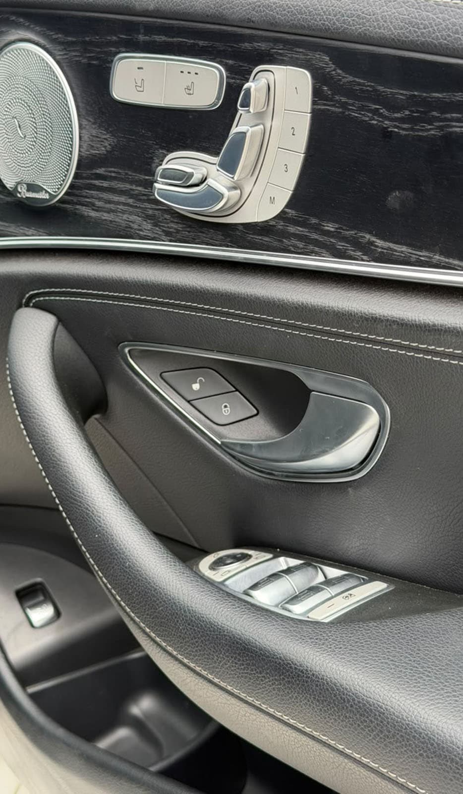 2016 Mercedes-Benz E-Class Avantgarde E200d image-10