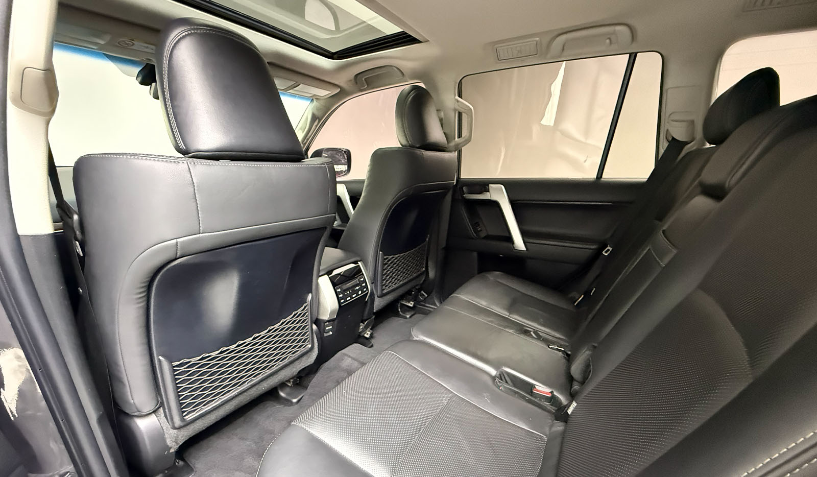 2022 Toyota Land Cruiser Prado VXL image-10