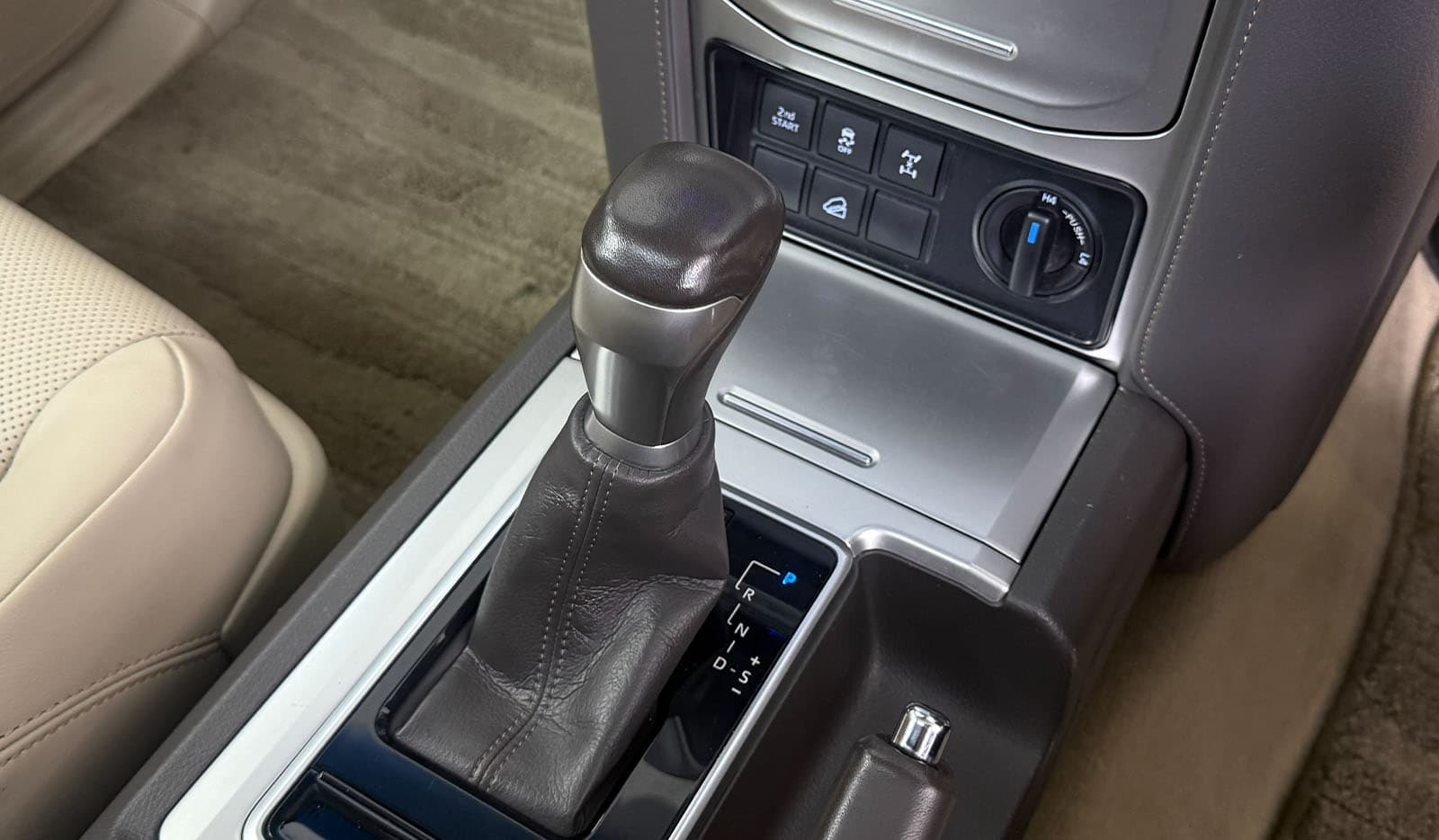2019 Toyota Land Cruiser Prado TX-L image-11