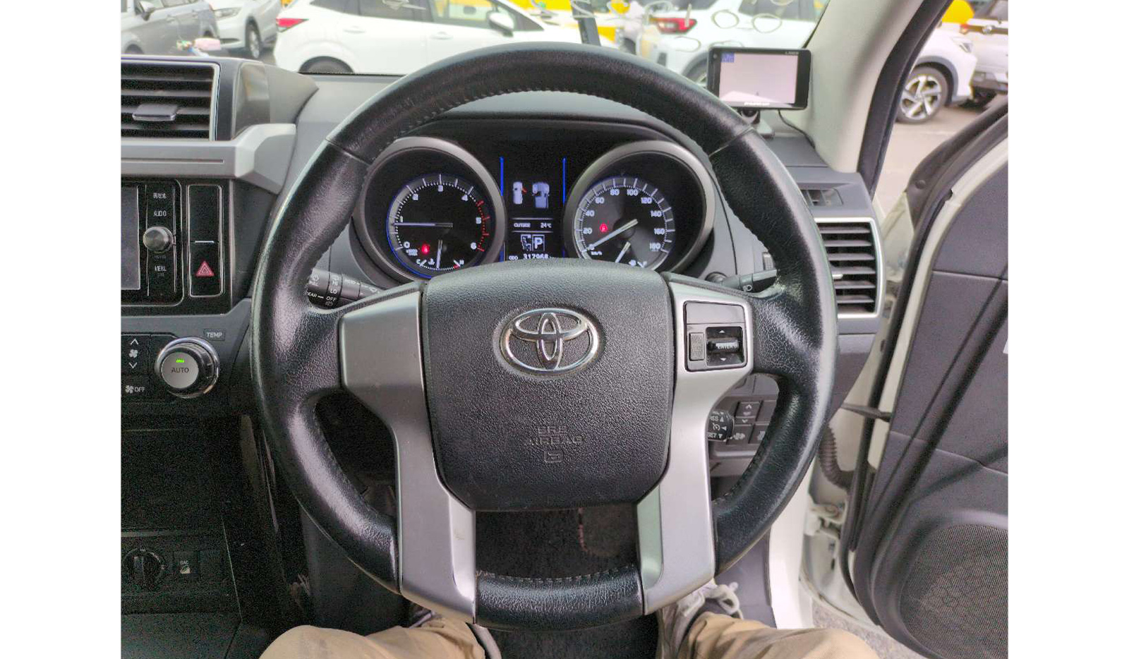 2012 Toyota Land Cruiser image-5