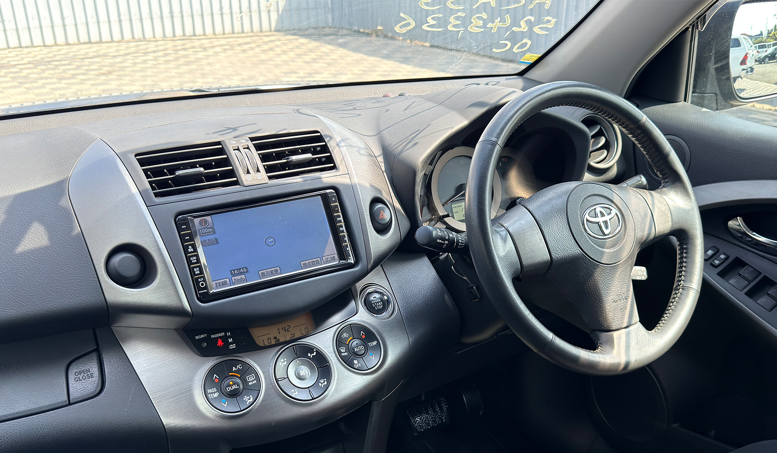 2009 Toyota Vanguard 240S image-12