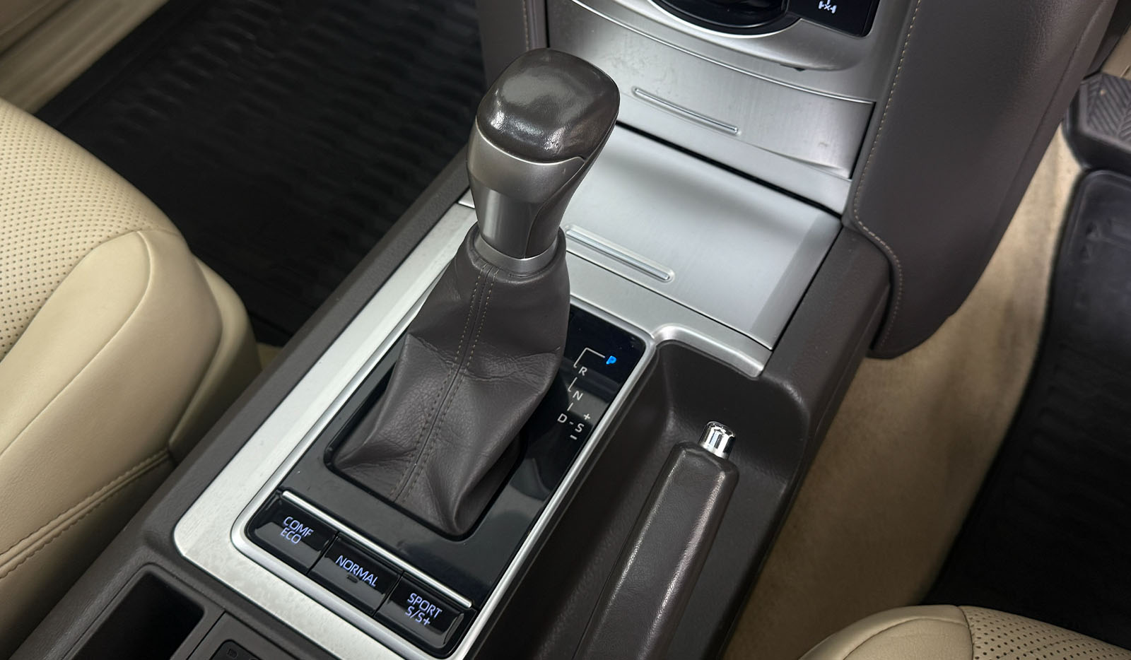 2022 Toyota Land Cruiser Prado VXL image-12