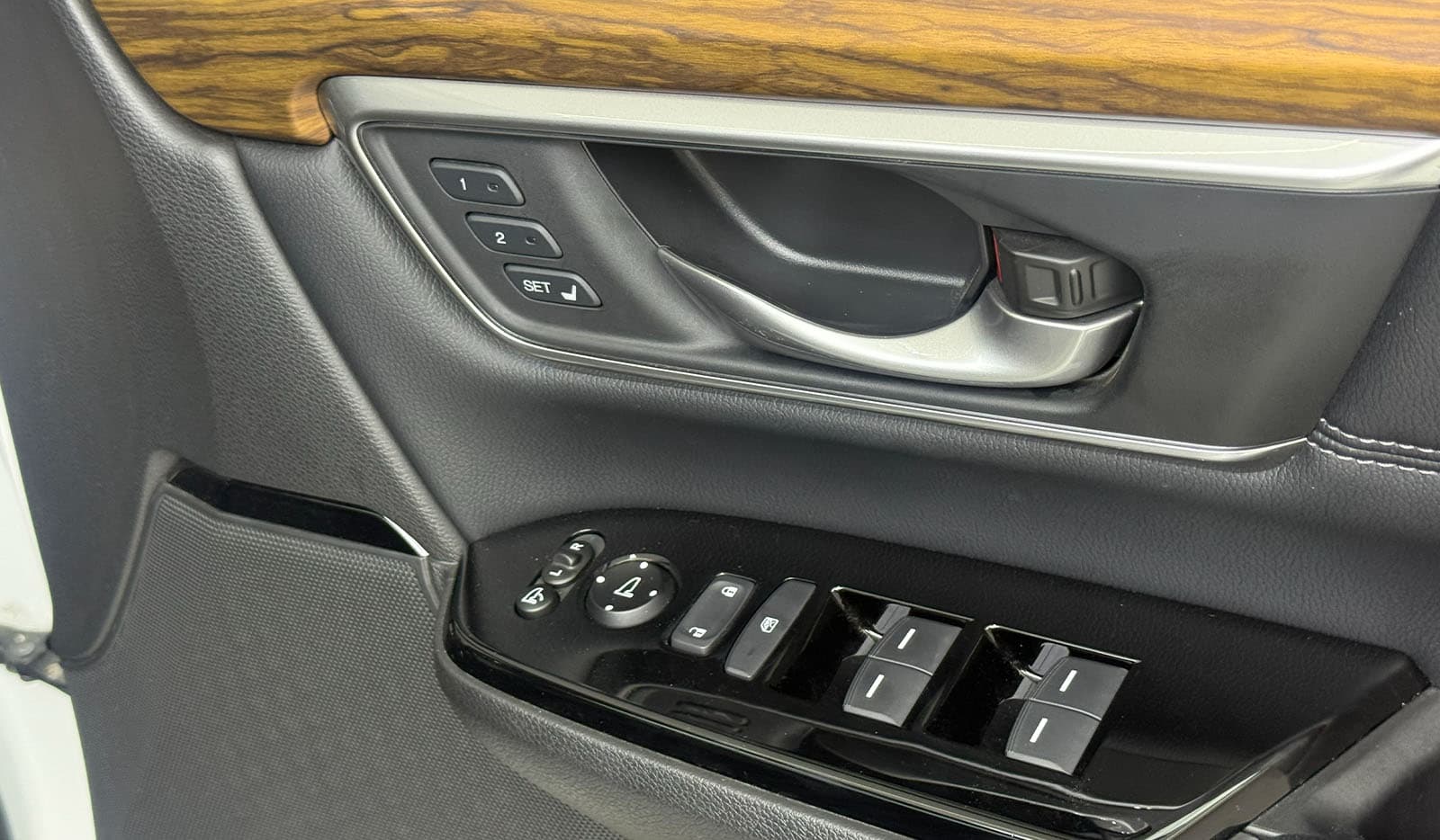 2019 Honda CR-V Hybrid EX Masterpiece image-12
