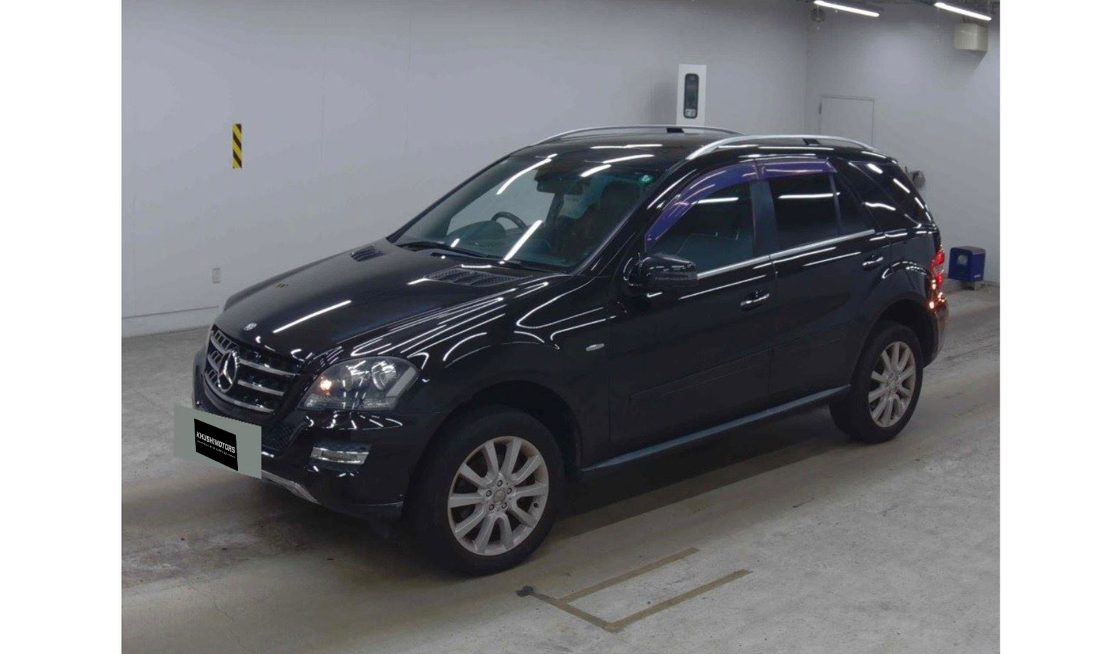 2011 Mercedes-Benz ML-Class image-1