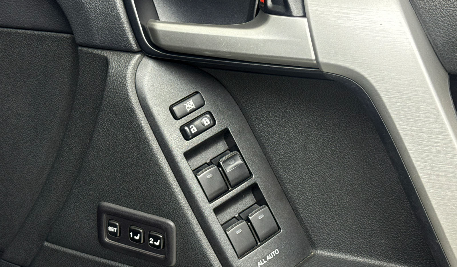 2022 Toyota Land Cruiser Prado VXL image-13