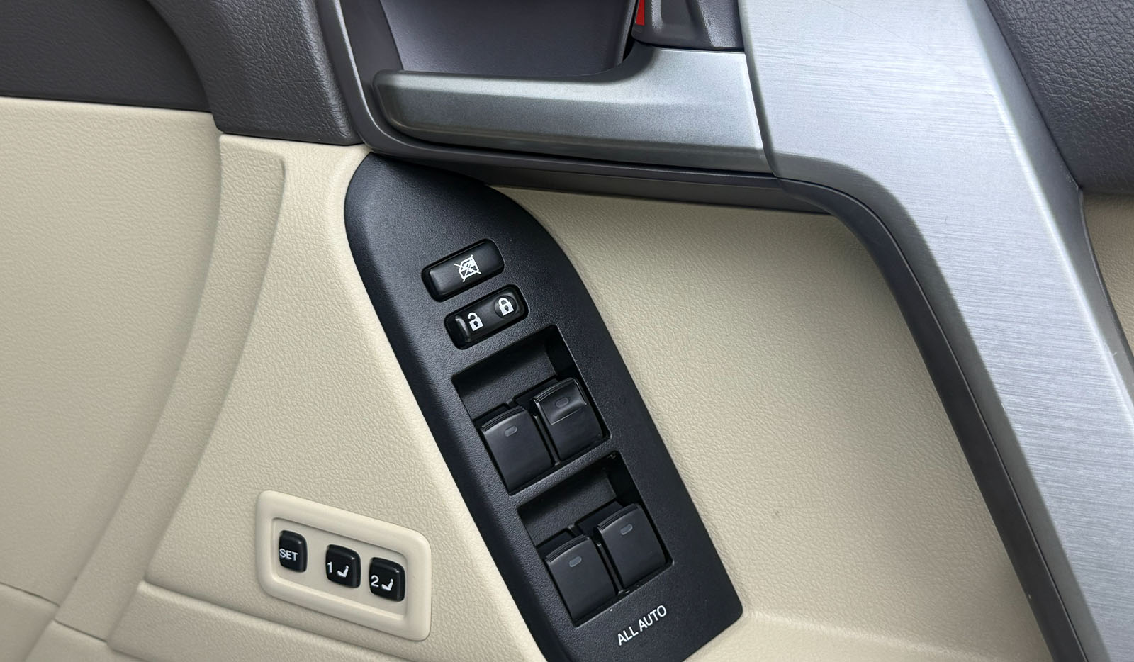 2022 Toyota Land Cruiser Prado VXL image-13