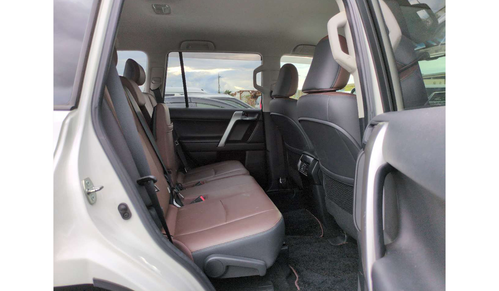 2012 Toyota Land Cruiser image-7