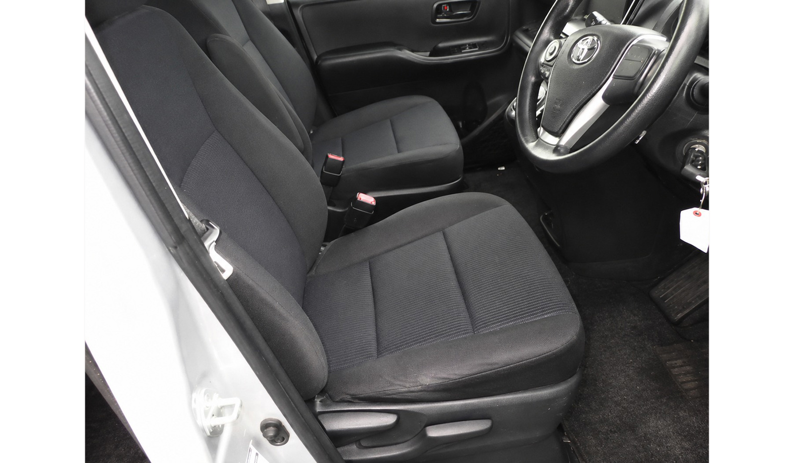 2019 Toyota Voxy image-4