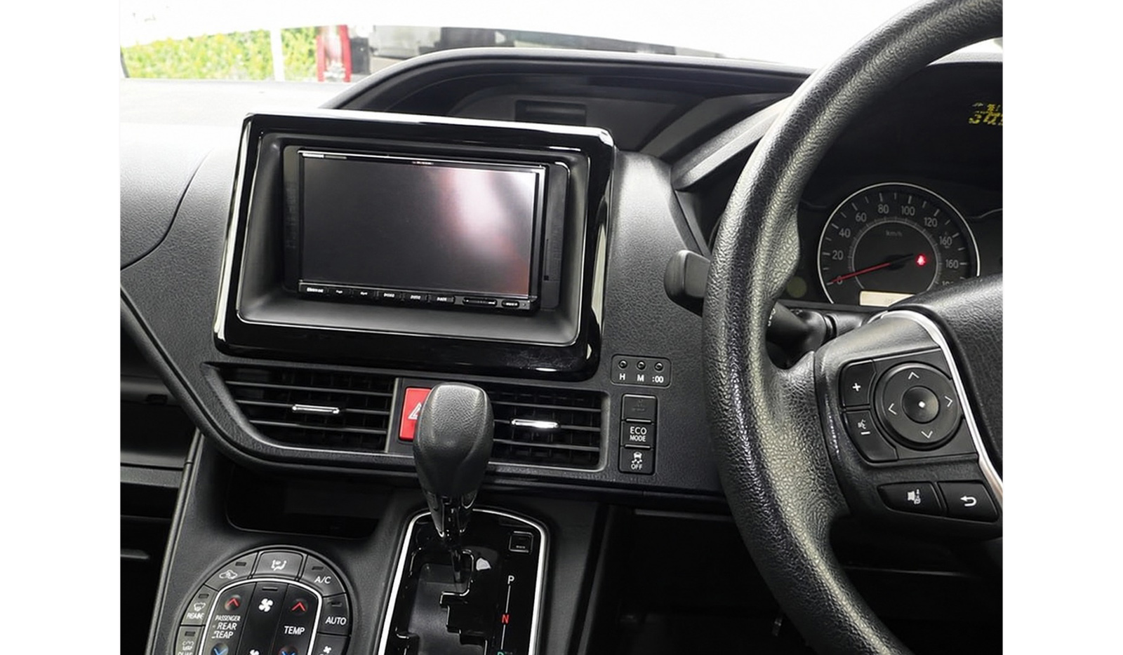 2019 Toyota Voxy image-5