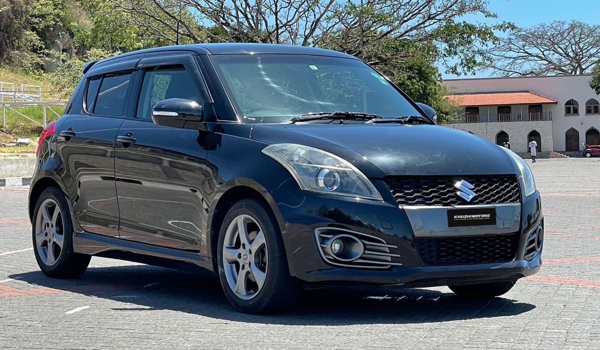 2015 Suzuki Swift Sport image-2