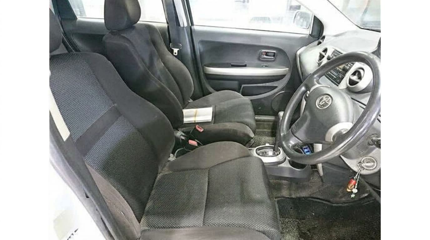 2002 Toyota IST 1.5F image-5