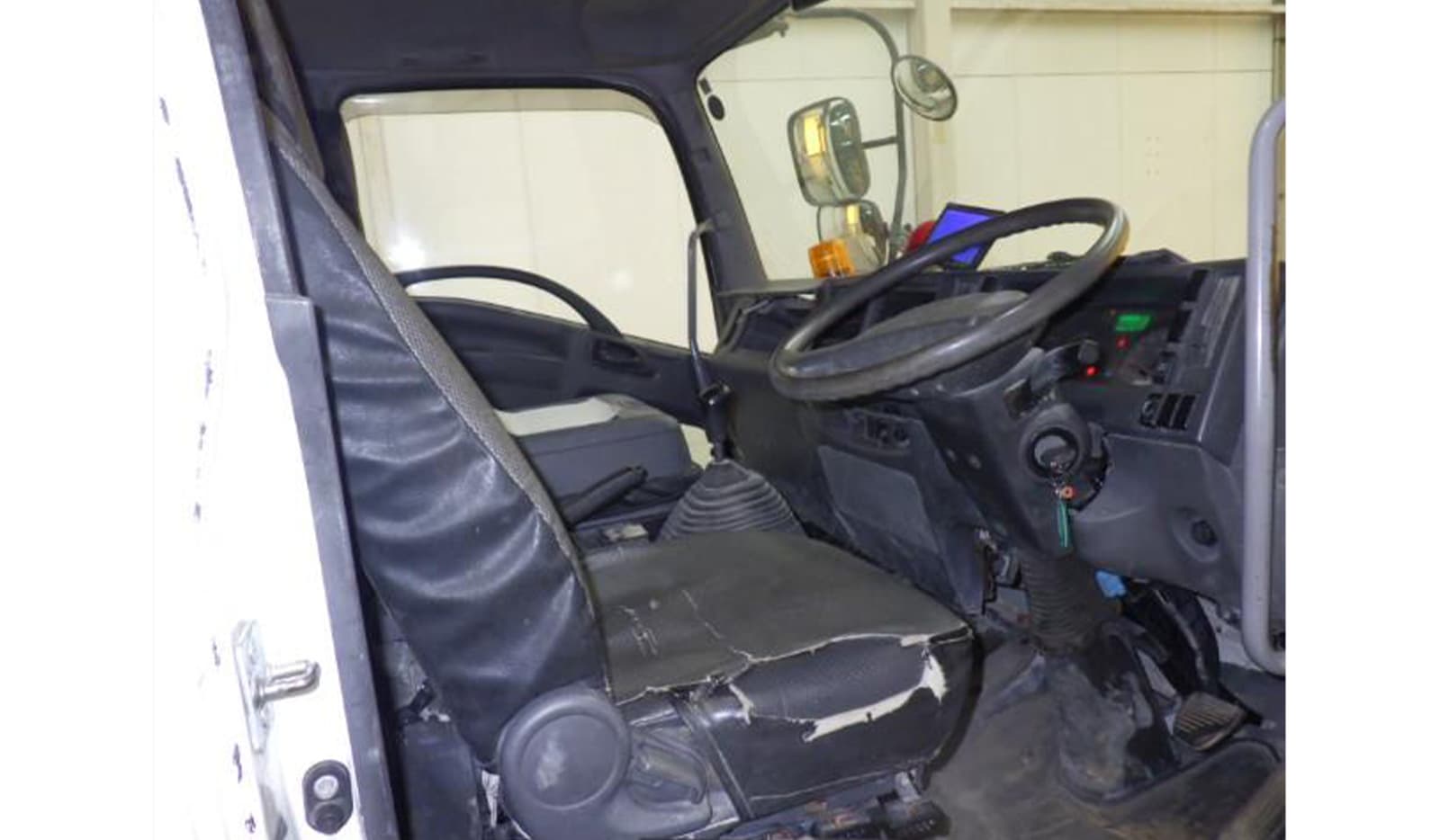 2020 Isuzu Forward image-2
