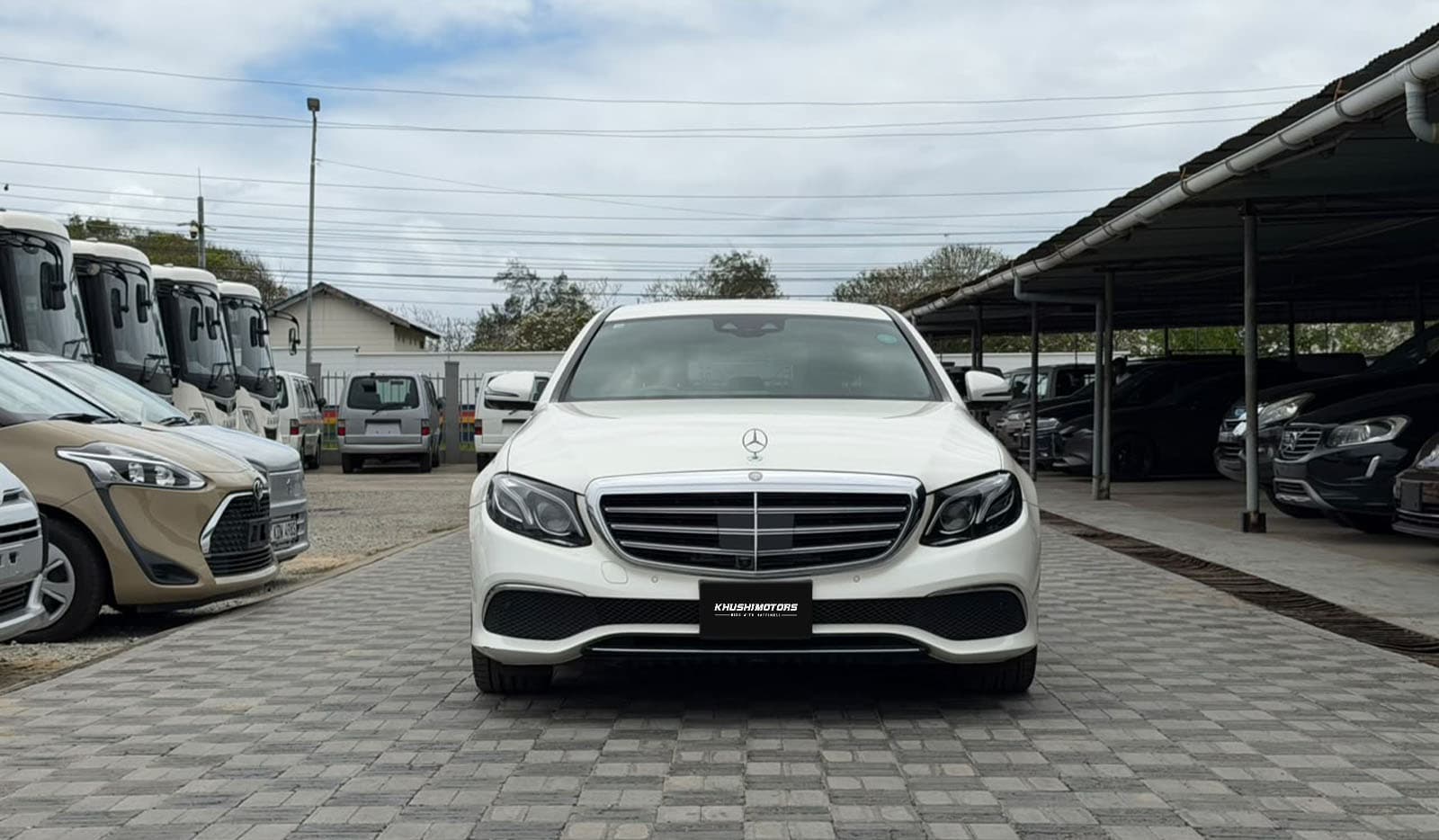2016 Mercedes-Benz E-Class Avantgarde E200d image-2