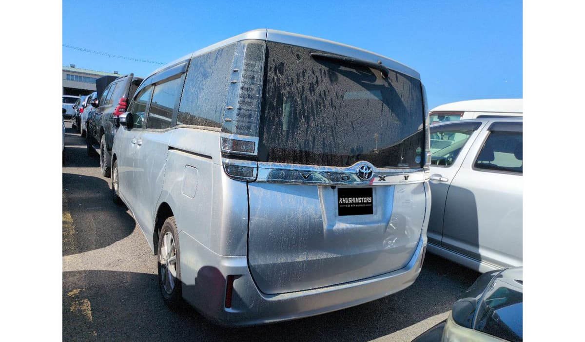 2019 Toyota Voxy image-3