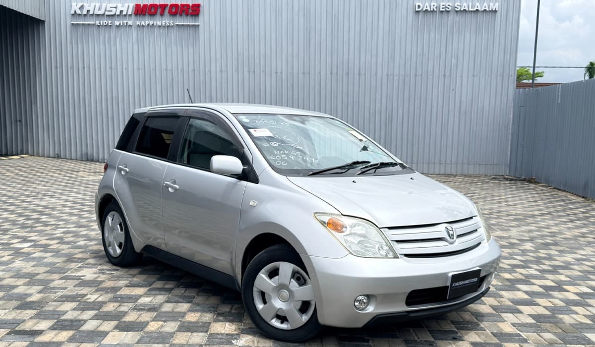 2003 Toyota IST S PKG image-1