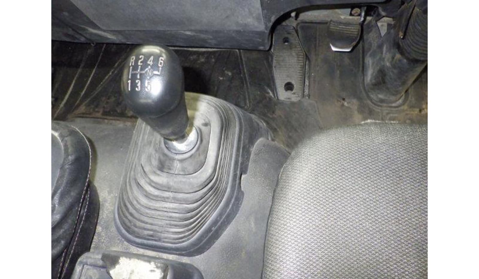 2020 Isuzu Forward image-3