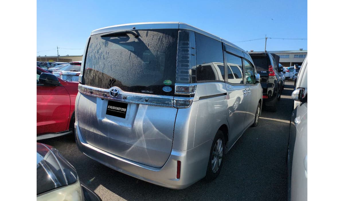 2019 Toyota Voxy image-4