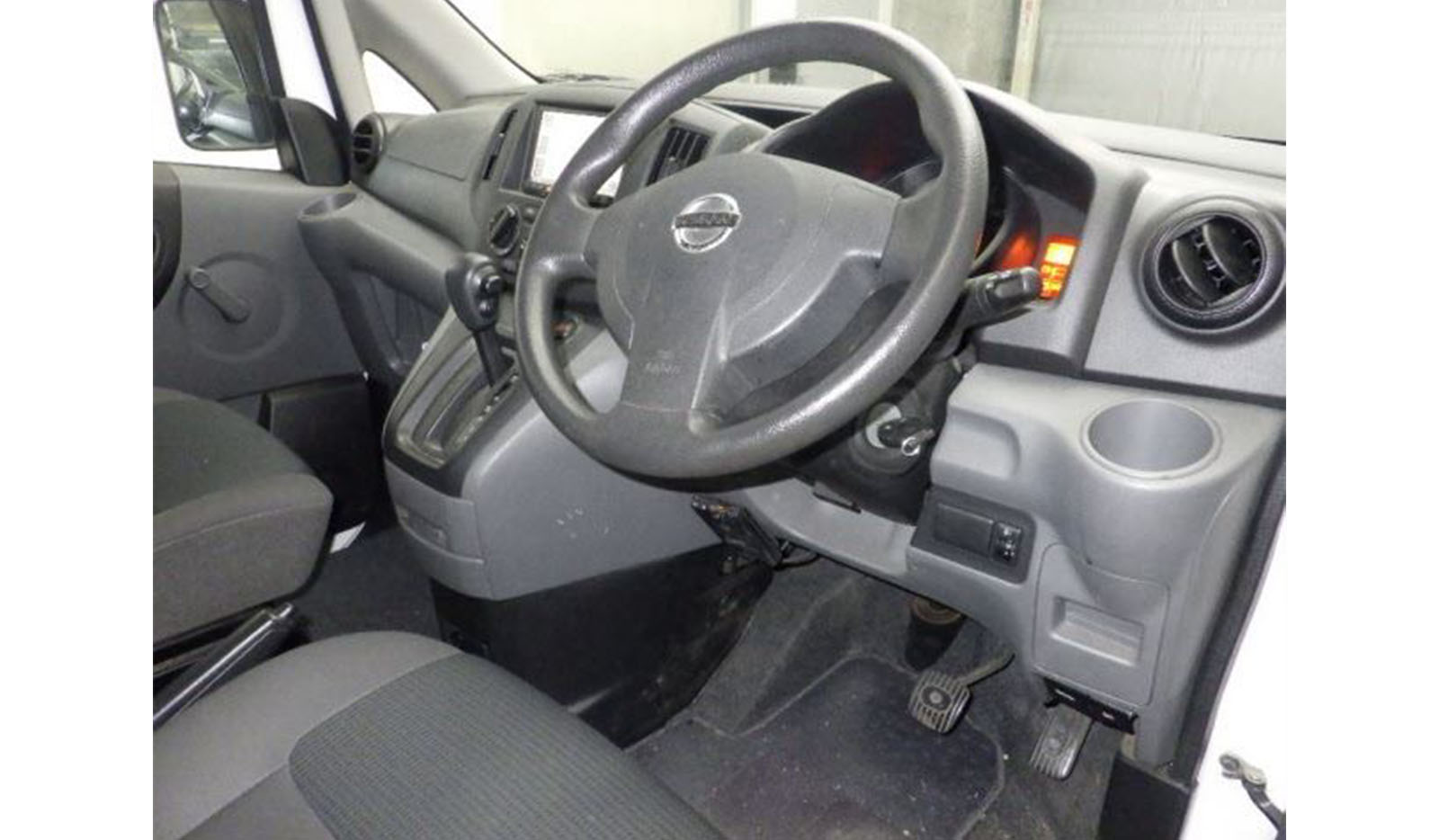 2013 Nissan NV200 image-5
