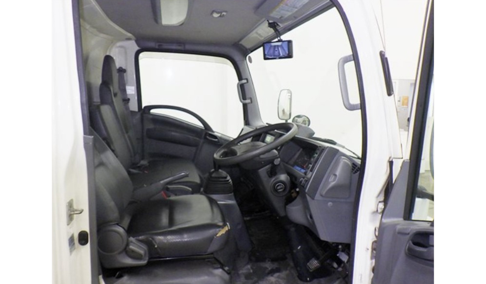 2019 Isuzu ELF image-3
