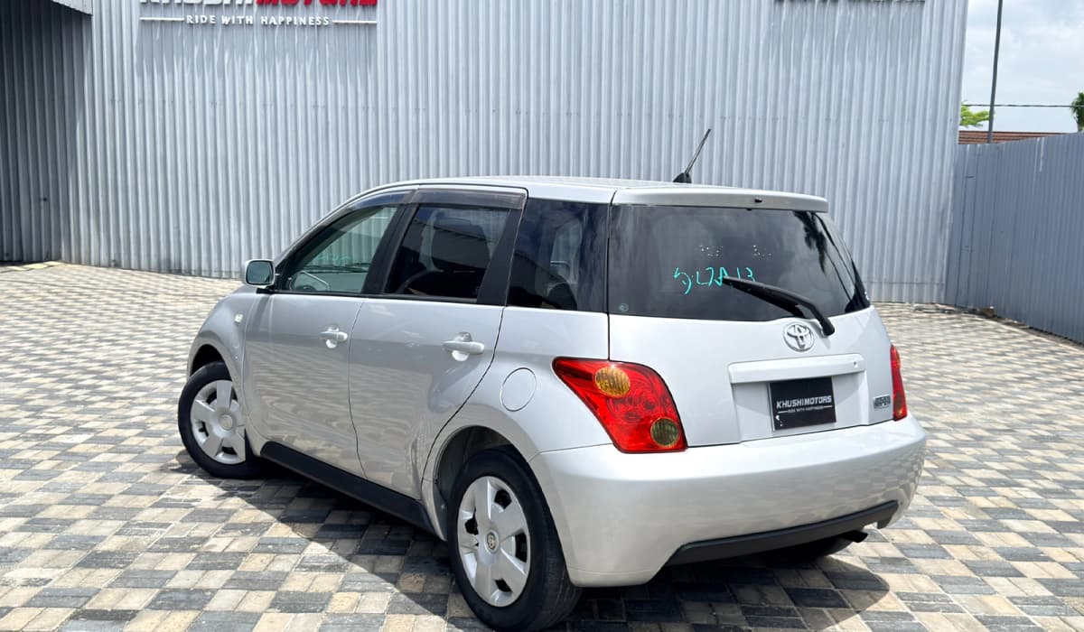 2003 Toyota IST S PKG image-6