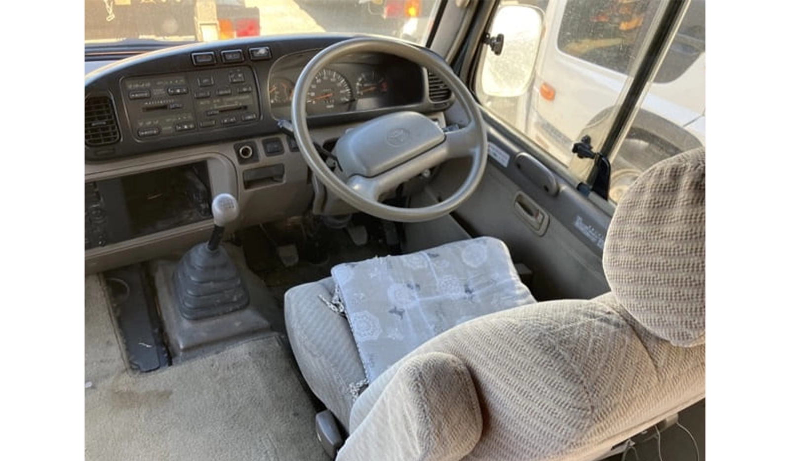 1997 Toyota Coaster image-2