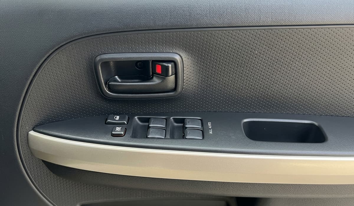2003 Toyota IST 1.3F image-8