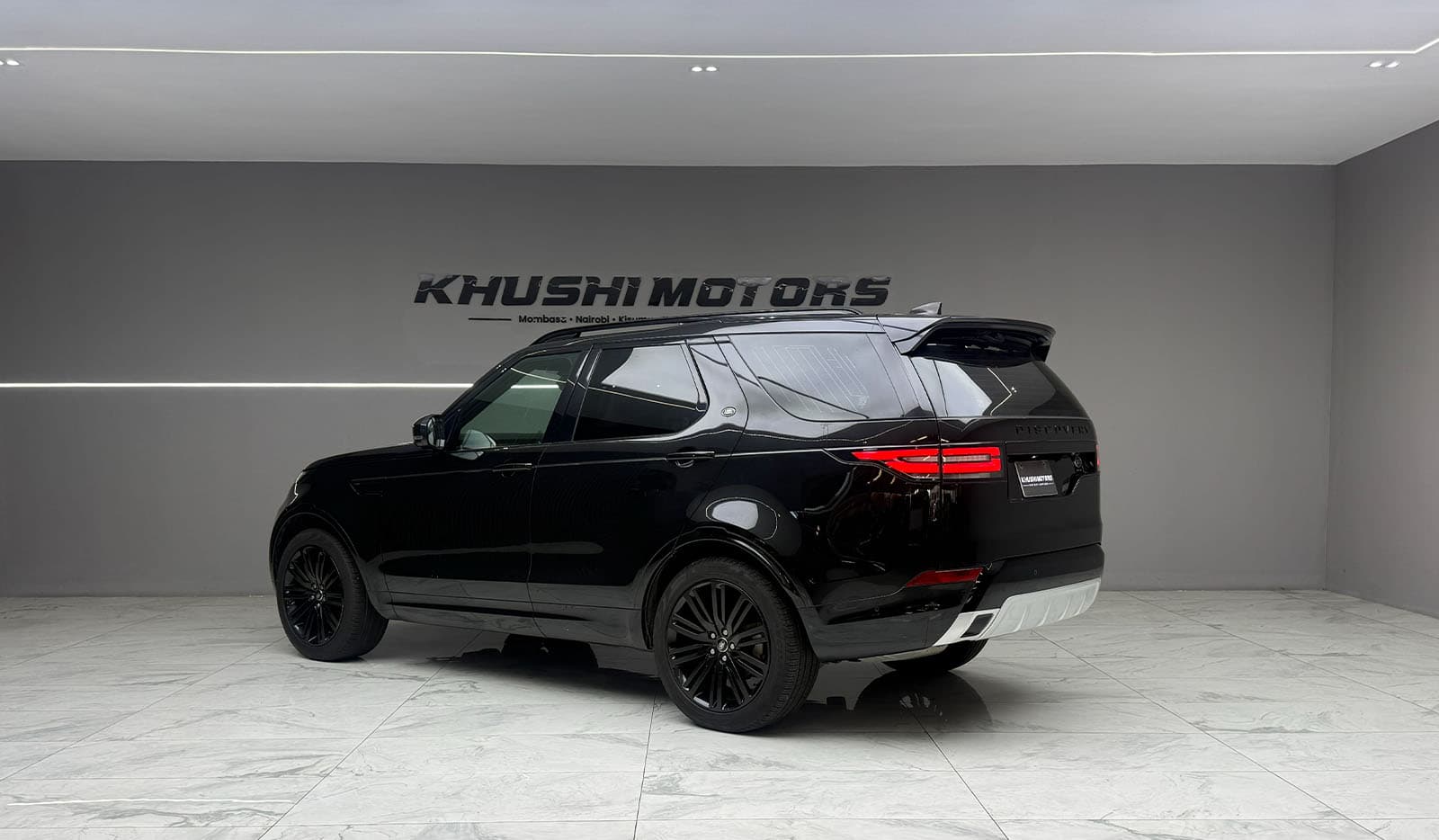 2019 Land Rover Discovery HSE LUXURY image-4