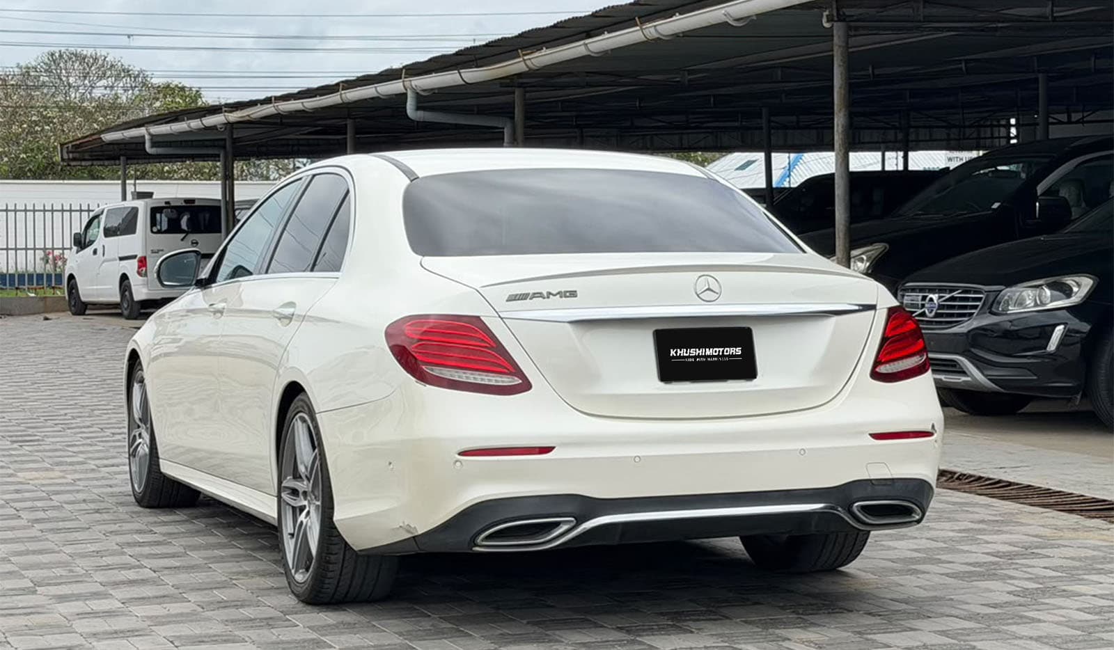 2016 Mercedes-Benz E-Class Avantgarde E200d image-4
