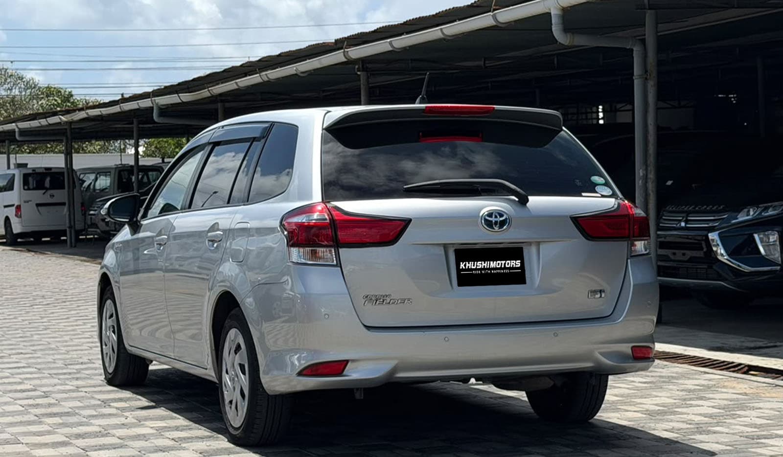 2019 Toyota Fielder Hybrid image-4