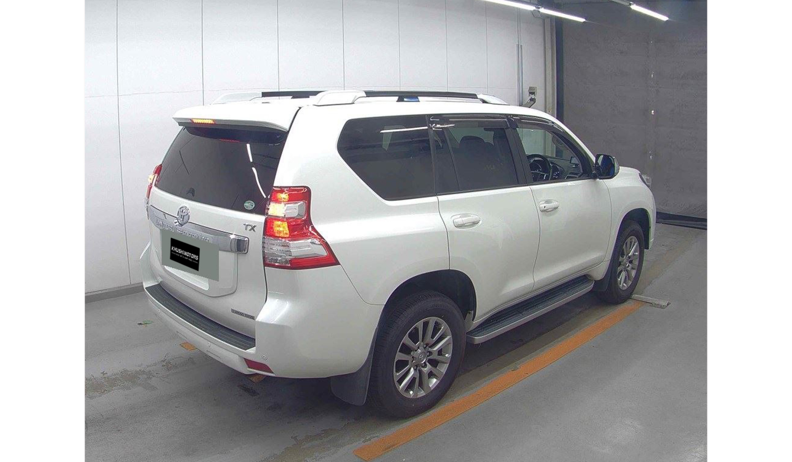 2017 Toyota Land Cruiser Prado image-4