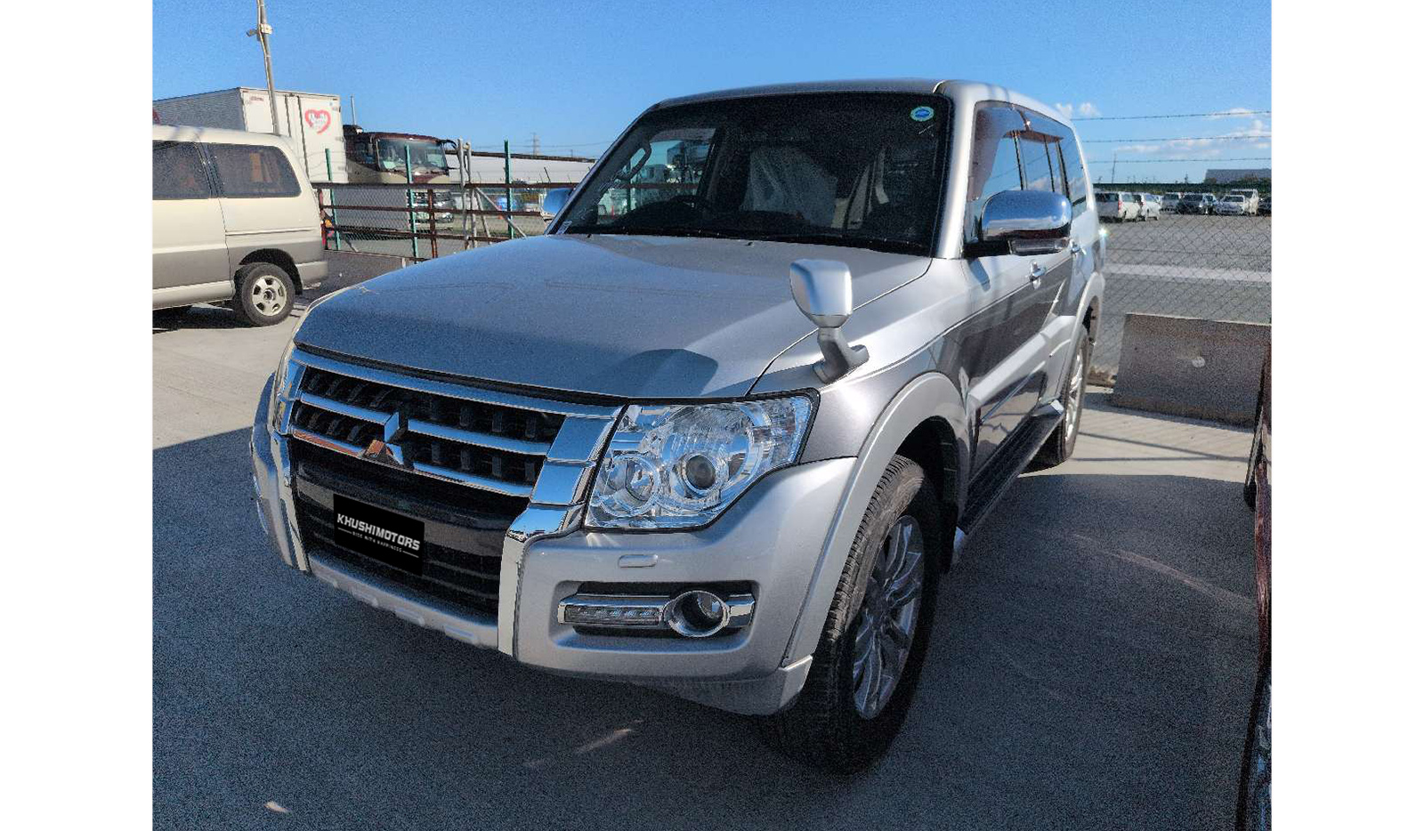 2019 Mitsubishi Pajero image-2