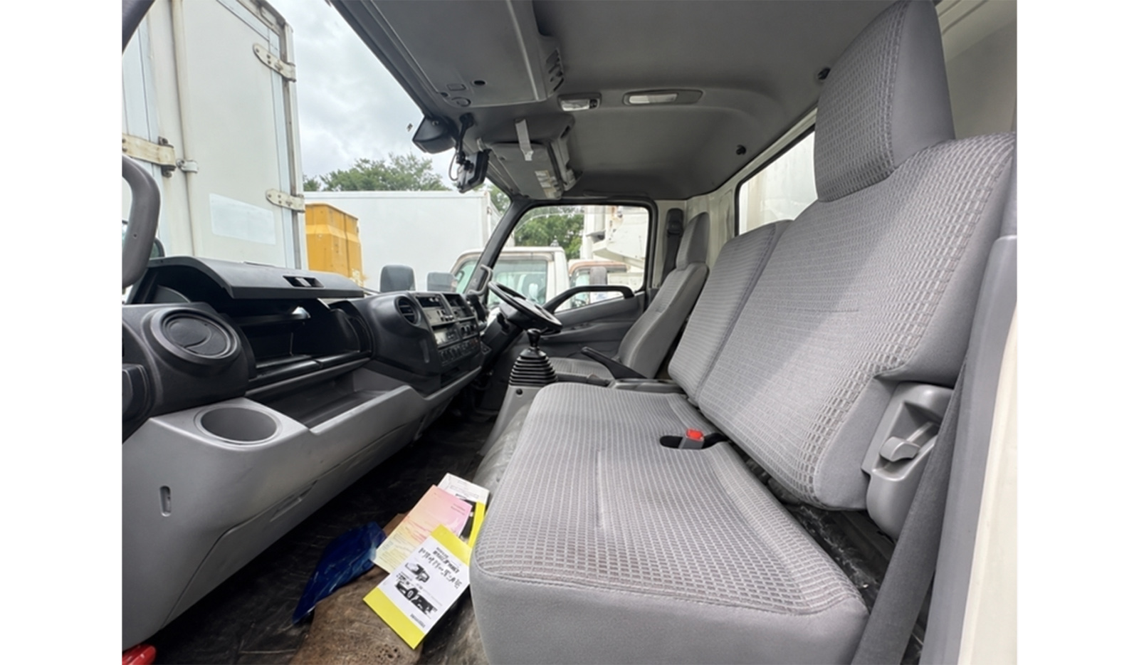 2019 Hino Dutro image-3