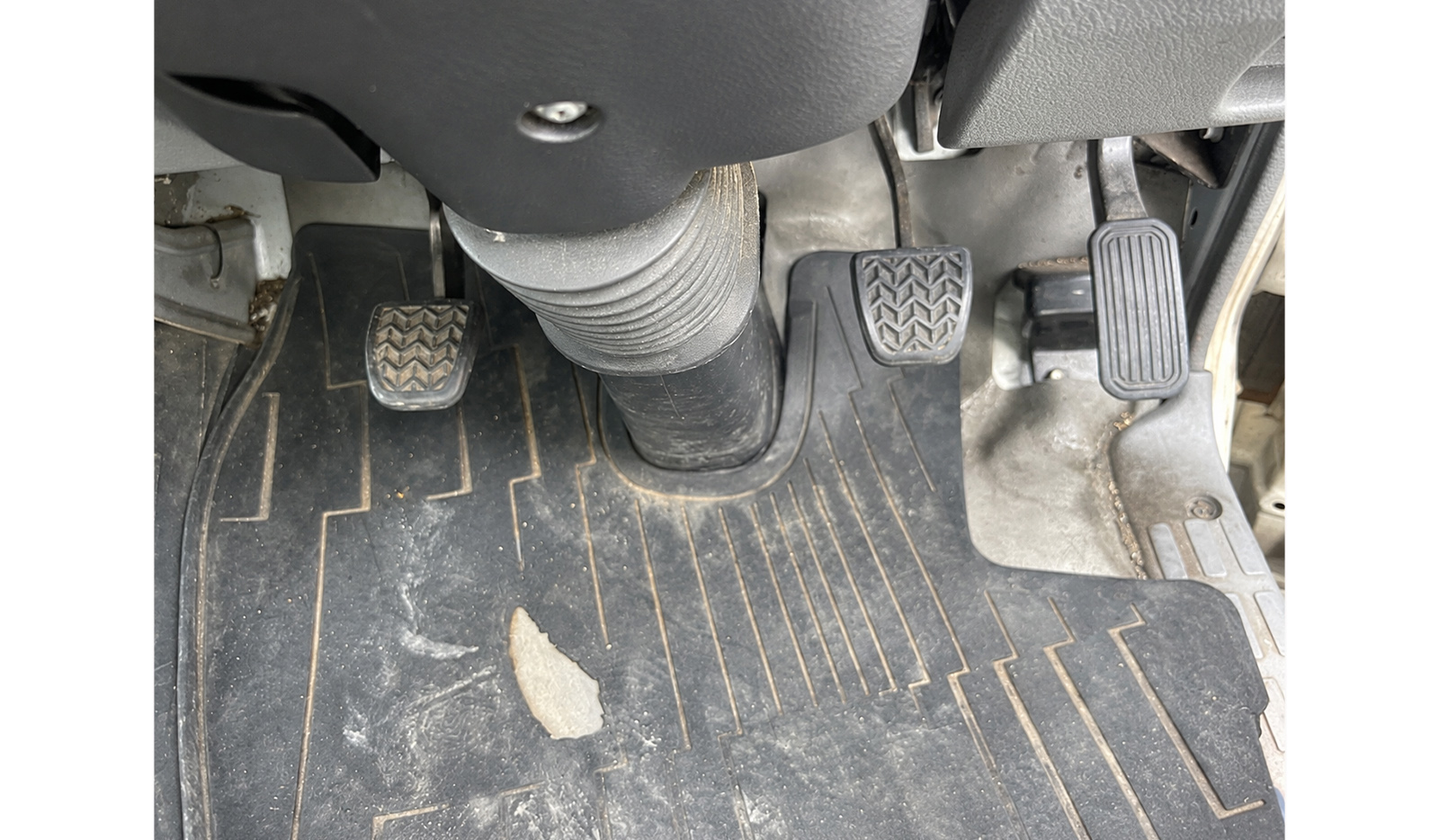 2019 Hino Dutro image-4
