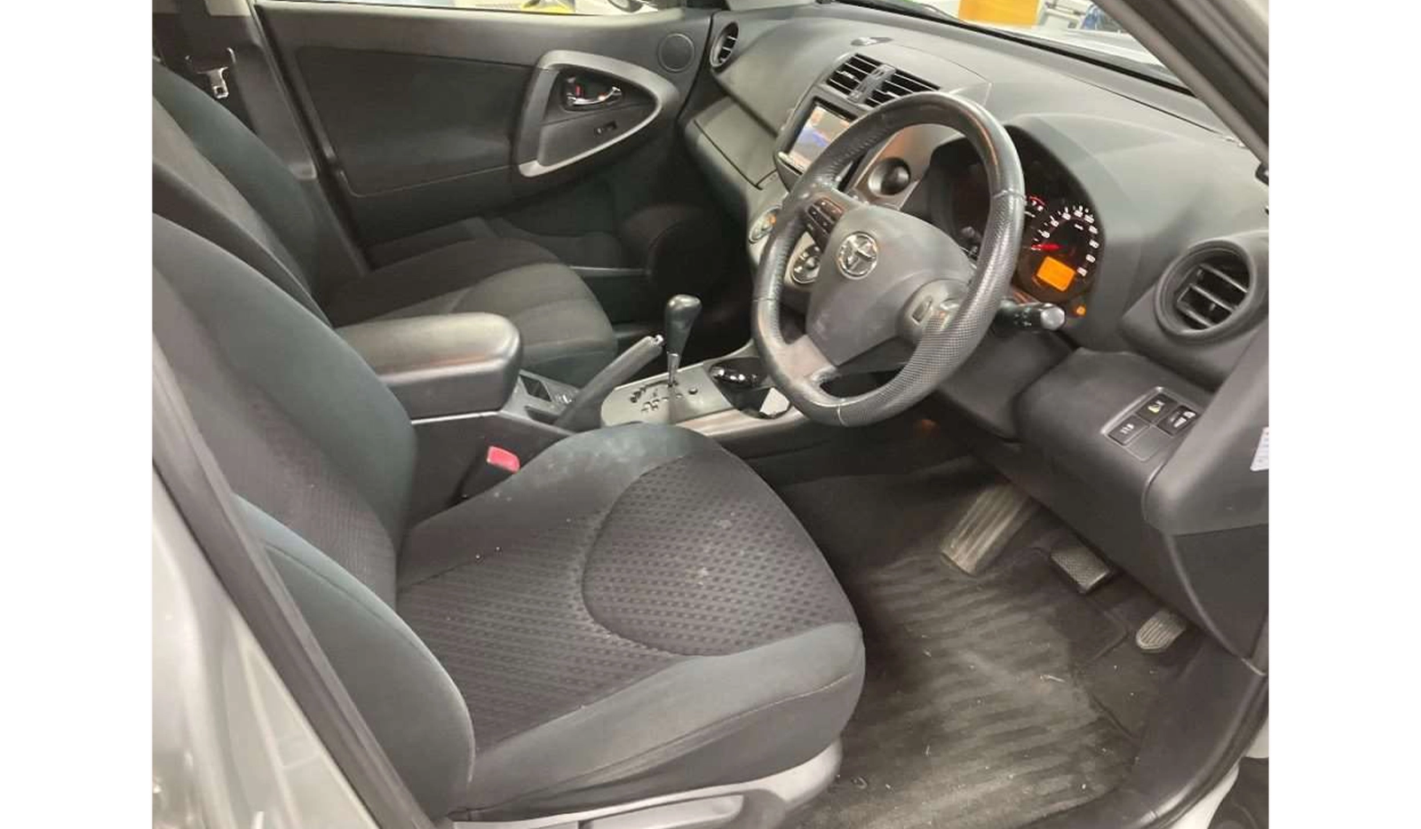 2013 Toyota Vanguard 240S image-5