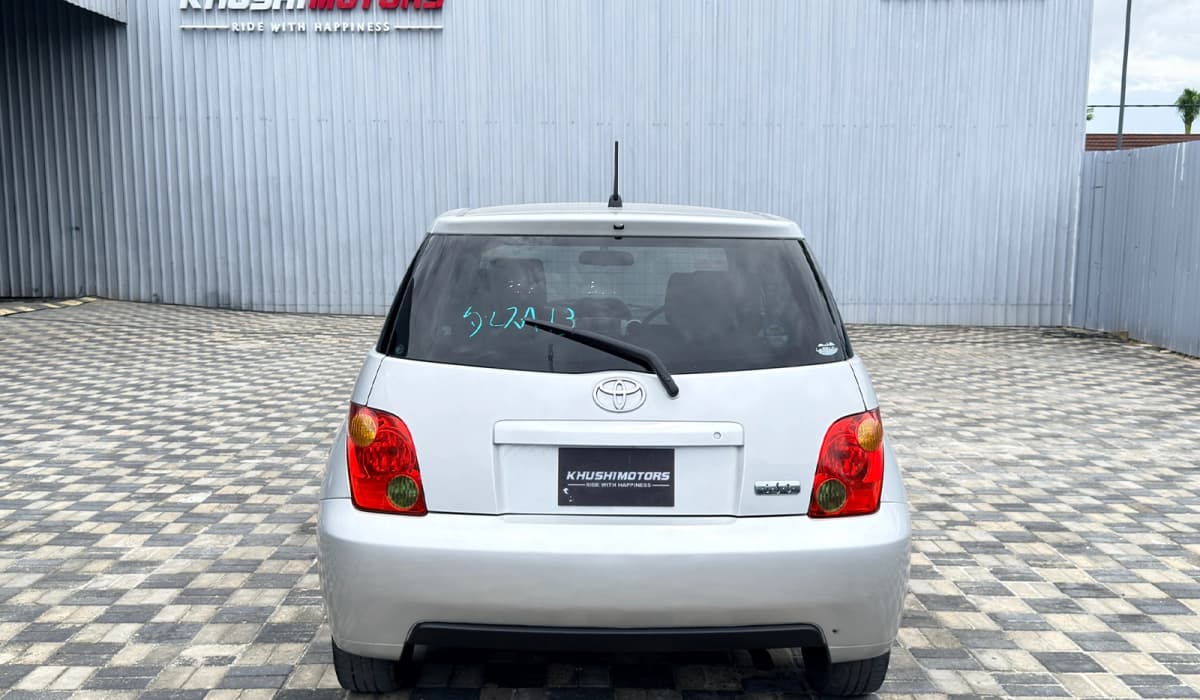 2003 Toyota IST S PKG image-5