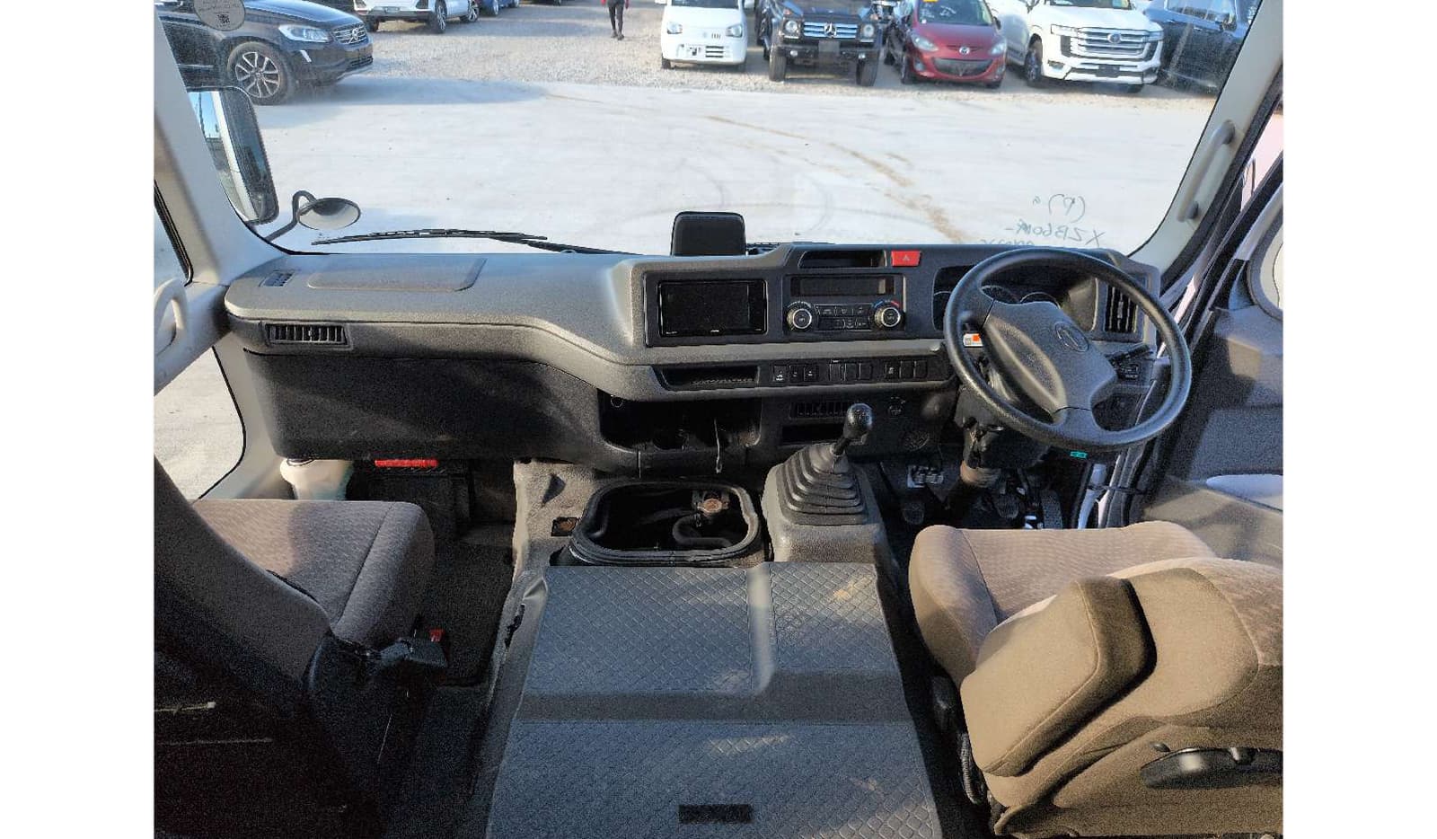 2011 Hino Liesse Ii image-5