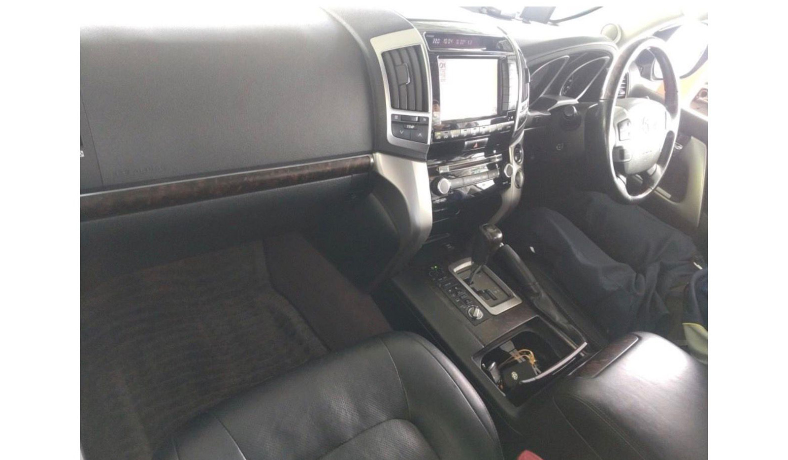 2013 Toyota Land Cruiser image-5