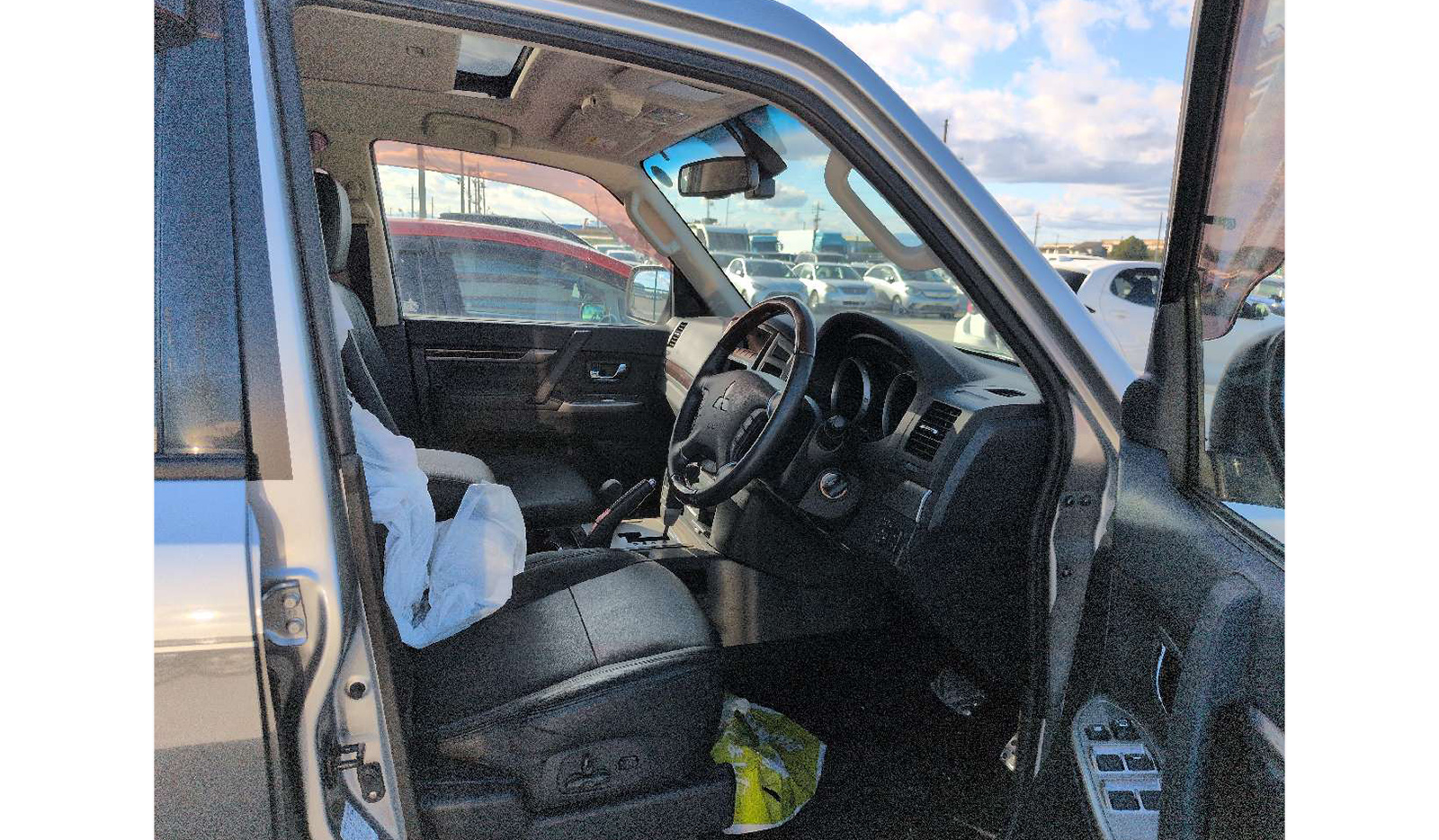 2019 Mitsubishi Pajero image-5