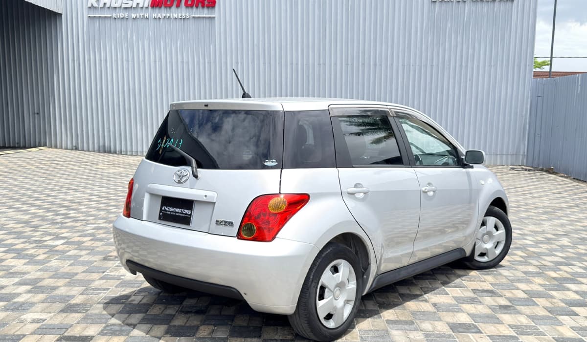 2003 Toyota IST S PKG image-4