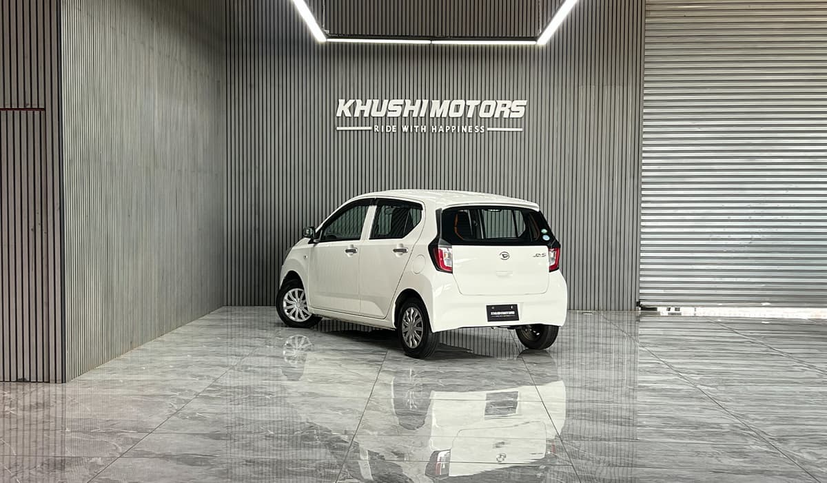 2018 Daihatsu Mira Es L image-4