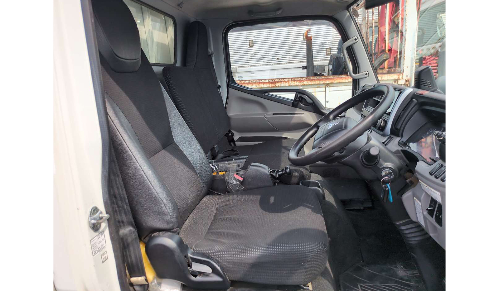 2019 Mitsubishi Canter image-6