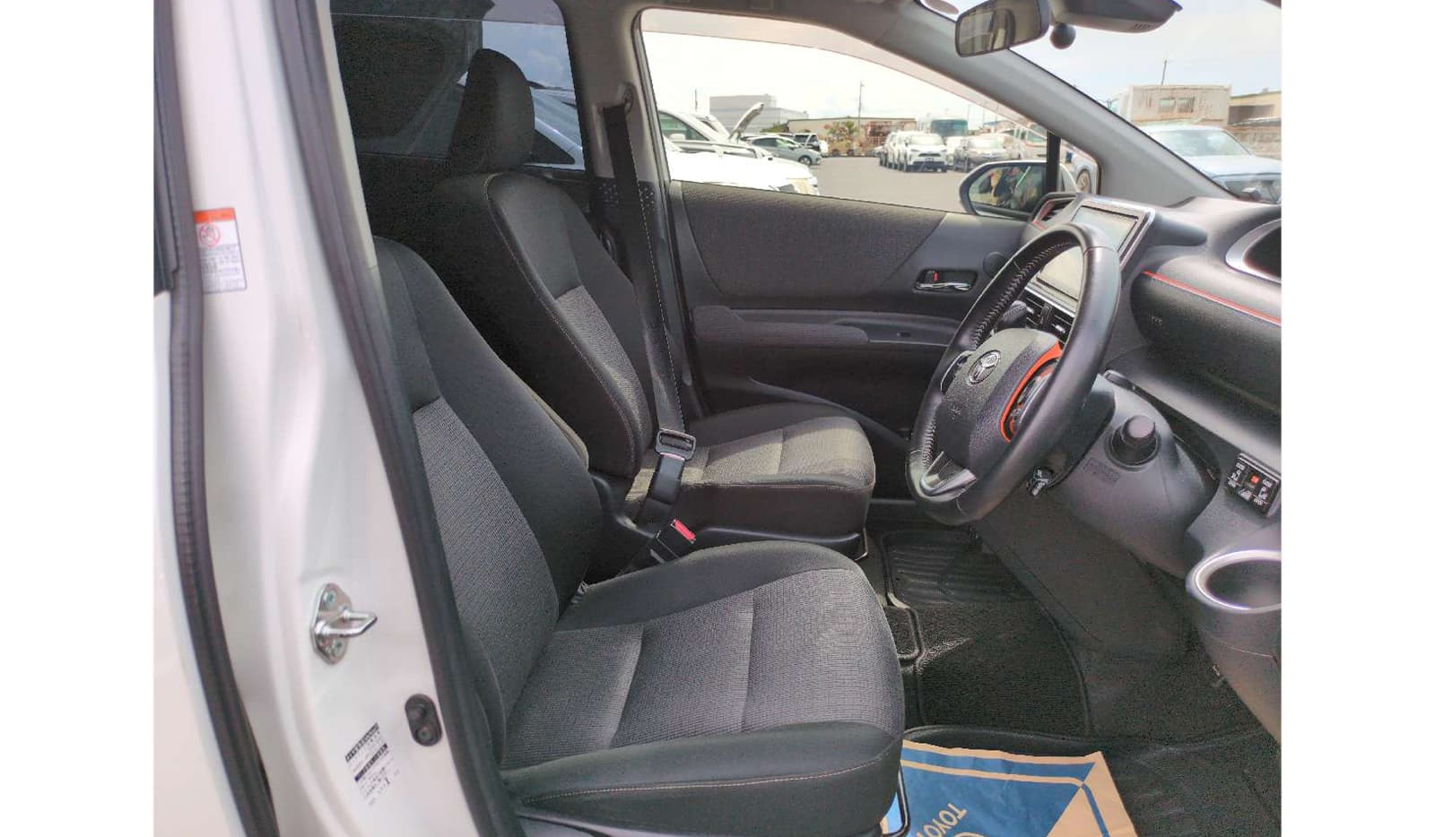 2019 Toyota Sienta image-6
