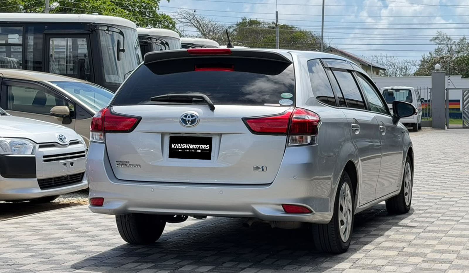 2019 Toyota Fielder Hybrid image-6